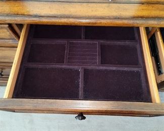 with jewelry drawer!
