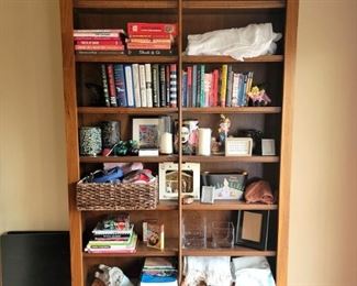 10'! Solid wood bookcase