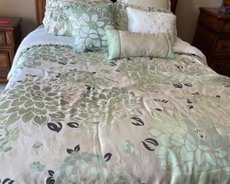 Queen bedding