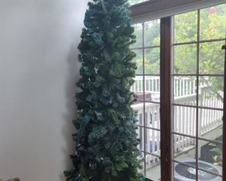 Slim Alberta Spruce 9' pre-lit Christmas tree