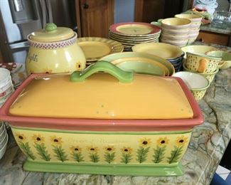 Complete Pfaltzgraff set of dishes with treat jar and bread box. Pistoulet by Jana Kolpen