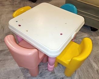 Toddler table with four chairs