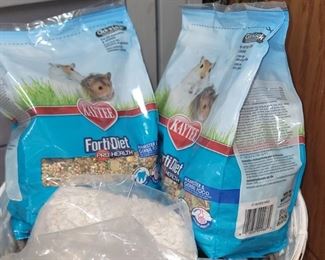 Hamster food & bedding