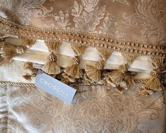 New pair of bath towels