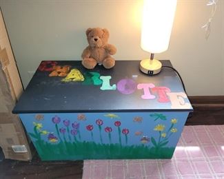 Charlotte toy box