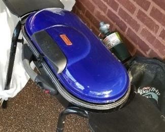 Travel gas grill and case 