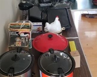  kitchen items hot plates ,crock pots, skillets , George Foreman etc