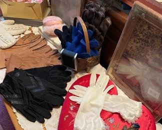 Ladies Gloves & Accessories