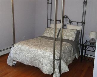 Full size 4 poster metal bed $400
