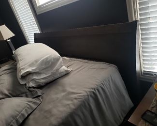 King size sleigh bed