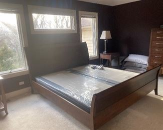 King size mechanical bad 
head and foot Go up and down$700