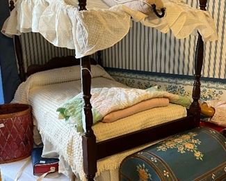 Childs canopy bed