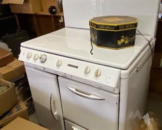 Vintage stove all closed & vintage hat box 