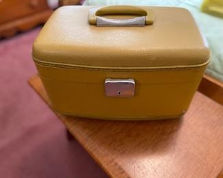 Vintage Jet Flight yellow cosmetic case with key 
