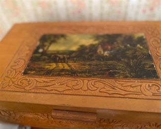 Picture on top of wooden box