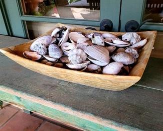 Alabaster tray with seashells