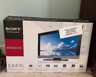 Sony 32 inch bravo television with original box 