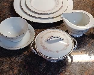 Noritake Rosepoint fine chine 1960 set includes 8 10 inch dinner plates, 8 tea cups, 8 teacup saucers, 8 bread plates, 8 salad plates, creamer and sugar dish, 1 oval serving bowl, 1 serving platter,. No bowls are included.Set is in perfect condition no chips,