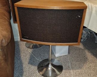  pair of BOSE 901 tulip speakers