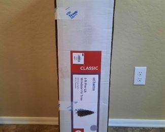 6ft Pre lit Christmas Tree