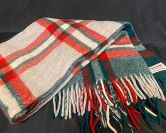 J025 Vtg Troy Robe Red Green Wool Blanket