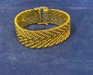 J091 18K Gold Plate Bracelet