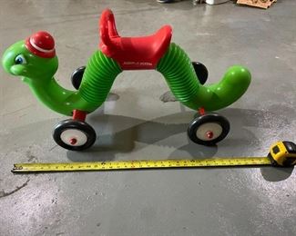 Worm scooter