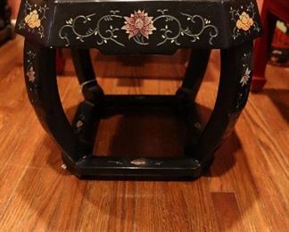 Lacquer inlaid table