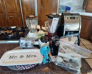 Assorted Kitchen Lot--blenders!