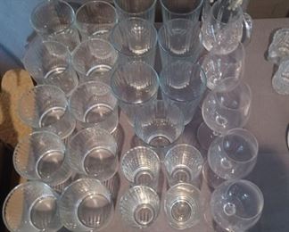 Assorted Glassware Lot
