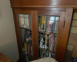 . . . love these built-in bookcases -- which we can't sell!  -- but there are a nice assortment of books and other treasures.