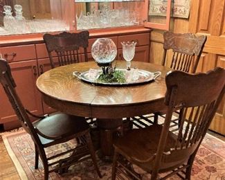 Oak dining table; 4 oak chairs