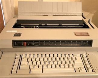 IBM "Wheelwriter 3"  typewriter