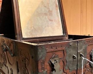 Antique traveling  vanity case