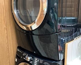 Maytag 5000 Series - black washer and dryer