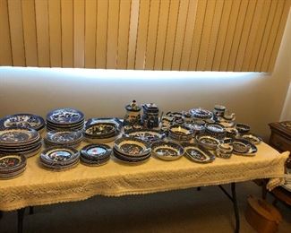 Willow ware dishes China blue willow 