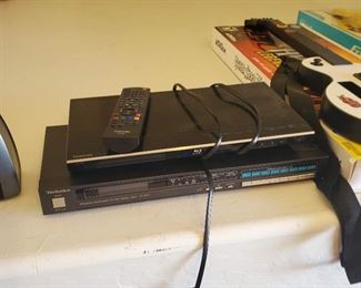 Nintendo Wii Wireless Guitar Hero NYKO Front Man Yellow Black Plate & Nintendo Wii Guitar Hero White Gibson Les Paul Guitar