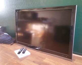 Sharp Liquid Crystal TV Model LC-52D62U