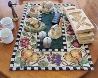 22" Wood Lazy Susan & Decor