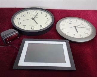 2 Wall Clocks, Alarm Clock Digital Photo Frame