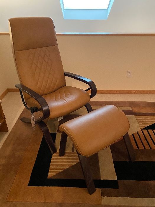 New Ekornes Stressless chair and ottoman (Consul small- Batick model)