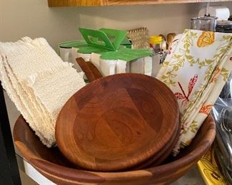 Beautiful salad bowl set