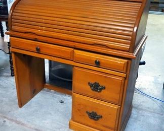 Roll Top Desk With 4 Drawers, 44" x 41" x 19"