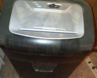 Paper shredder 