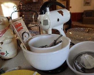 Vintage Sunbean Mixer and Bowls
