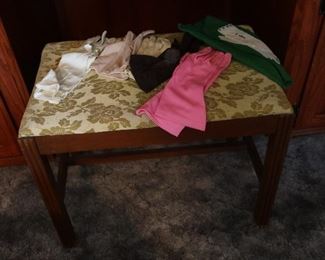 Vanity Stool in Mahogany 