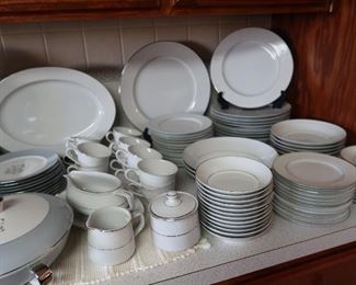 Frentwood China Set