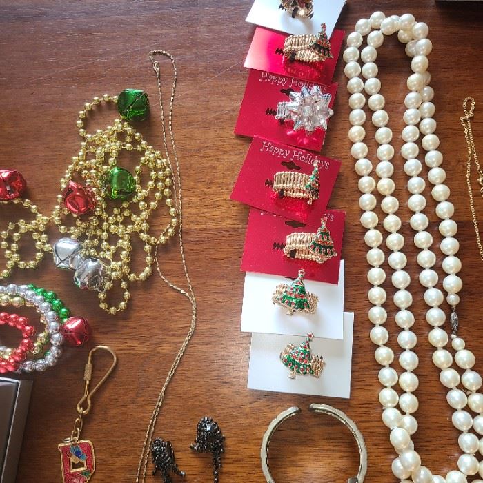 Two Blondes With Junk In The Trunk Estate Sales in Toledo, OH