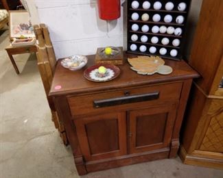 Golf ball display case