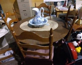 Vintage wash bowl and pitcher